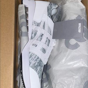 Gelsaga Sou sz 13- Glacier Grey/White new w/box